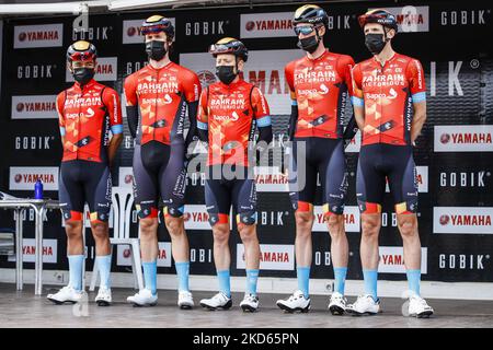 Bahrains Siegerteam Jack Haig, Sonny Colbrelli, Dylan Teuns, Wouter Poels, Phil Bauhaus, Santiago Buitrago Sanchez, Hermann Pernsteiner während der 101. Volta Ciclista a Catalunya 2022, Etappe 7 von Barcelona nach Barcelona. Am 27. März 2022 in Barcelona, Spanien. (Foto von Xavier Bonilla/NurPhoto) Stockfoto