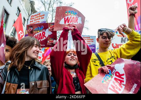 Während der Nationalen Friedenskundgebung, die am 27.. März 2022 in Brüssel organisiert wurde, rufen die Menschen Parolen gegen den Krieg. (Foto von Romy Arroyo Fernandez/NurPhoto) Stockfoto
