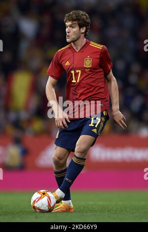 Marcos Alonso (FC Chelsea) aus Spanien kontrolliert den Ball während des internationalen Freundschaftsspiel zwischen Spanien und Albanien im RCDE-Stadion am 26. März 2022 in Barcelona, Spanien. (Foto von Jose Breton/Pics Action/NurPhoto) Stockfoto