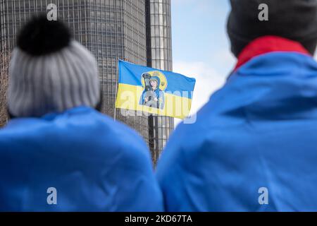 Am 27. März 2022 versammelten sich Gemeindemitglieder auf dem Hart Plaza in Detroit, Michigan, zu einer Kundgebung in der Ukraine, als ein Akt der internationalen Solidarität, der ein Ende der russischen Invasion in die Ukraine forderte. (Foto von Adam J. Dewey/NurPhoto) Stockfoto