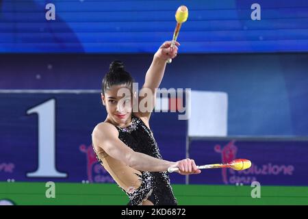 Die italienische rhythmische Turnerin Raffaeli Sofia spielt für Ginnastica Fabriano während der rhythmischen Gymnastik FGI 2022 regulären Saison Serie A1 3. Runde im Palavesuvio Neapel Italien am 26. März 2022. (Foto von Franco Romano/NurPhoto) Stockfoto