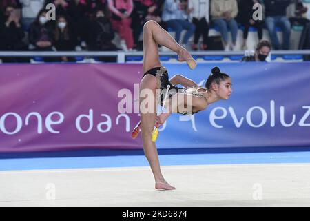 Die italienische rhythmische Turnerin Raffaeli Sofia spielt für Ginnastica Fabriano während der rhythmischen Gymnastik FGI 2022 regulären Saison Serie A1 3. Runde im Palavesuvio Neapel Italien am 26. März 2022. (Foto von Franco Romano/NurPhoto) Stockfoto