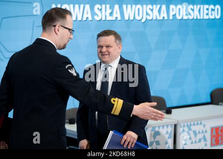 Wojciech Skurkiewicz, stellvertretender Minister für nationale Verteidigung, während der Konferenz „Heimatschutzgesetz - Neue Macht der polnischen Armee“ an der Akademie der Kriegsstudien in Warschau, Polen, am 28. März 2022 (Foto: Mateusz Wlodarczyk/NurPhoto) Stockfoto