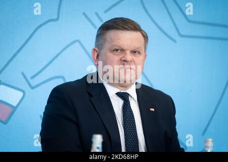 Wojciech Skurkiewicz, stellvertretender Minister für nationale Verteidigung, während der Konferenz „Heimatschutzgesetz - Neue Macht der polnischen Armee“ an der Akademie der Kriegsstudien in Warschau, Polen, am 28. März 2022 (Foto: Mateusz Wlodarczyk/NurPhoto) Stockfoto