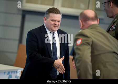 Wojciech Skurkiewicz, stellvertretender Minister für nationale Verteidigung, während der Konferenz „Heimatschutzgesetz - Neue Macht der polnischen Armee“ an der Akademie der Kriegsstudien in Warschau, Polen, am 28. März 2022 (Foto: Mateusz Wlodarczyk/NurPhoto) Stockfoto