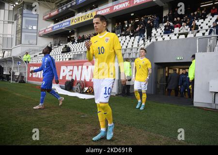 Alexandru Cimpanu und Claudiu Petrila im Einsatz beim internationalen Freundschaftsspiel zwischen Rumänien U21 und Finnland U21 im Stadion Arcul de Triumph am 25. März 2022 in Bukarest, Rumänien. (Foto von Alex Nicodim/NurPhoto) Stockfoto