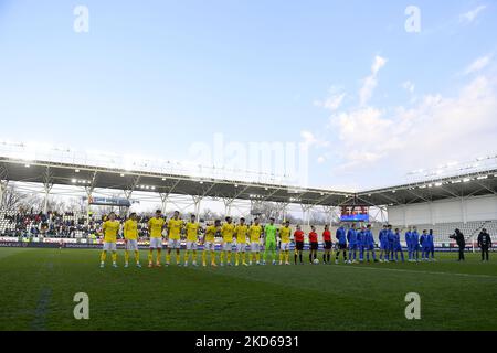 Rumänien U21: Claudiu Petrila, Alexandru Caimpanu, Andrei Marginean, Victor Dican, Ianis Stoica, Andreas Dumiterscu, Ricardo Farcas, Tudor Telcean, Jovan Markovic, Mihai Popa, Vladimir Screciu und Finnland U21: Viljami Sinisalo, Taneli Hamalainen, Robin Tihi, Oliver Antman, Anssi Suhonen, Terry Ablade, Naatan Skytta, Adam Marhiev, Ville Koski, Matias Rale, Julius Tauriainen im Einsatz beim internationalen Freundschaftsspiel zwischen Rumänien U21 und Finnland U21 im Stadion Arcul de Triumph am 25. März 2022 in Bukarest, Rumänien. (Foto von Alex Nicodim/NurPhoto) Stockfoto