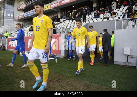 IANIS Stoica, Victor Dican und Andrei Marginean im Einsatz beim internationalen Freundschaftsspiel zwischen Rumänien U21 und Finnland U21 im Stadion Arcul de Triumph am 25. März 2022 in Bukarest, Rumänien. (Foto von Alex Nicodim/NurPhoto) Stockfoto