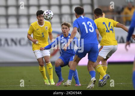 Natal Skytta und Tudor Telcean in Aktion beim internationalen Freundschaftsspiel zwischen Rumänien U21 und Finnland U21 im Stadion Arcul de Triumph am 25. März 2022 in Bukarest, Rumänien. (Foto von Alex Nicodim/NurPhoto) Stockfoto