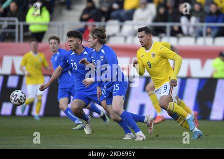 Adam Marhiev, Ville Koski und Jovan Markovic in Aktion während des internationalen Freundschaftsspiels zwischen Rumänien U21 und Finnland U21 im Stadion Arcul de Triumph am 25. März 2022 in Bukarest, Rumänien. (Foto von Alex Nicodim/NurPhoto) Stockfoto