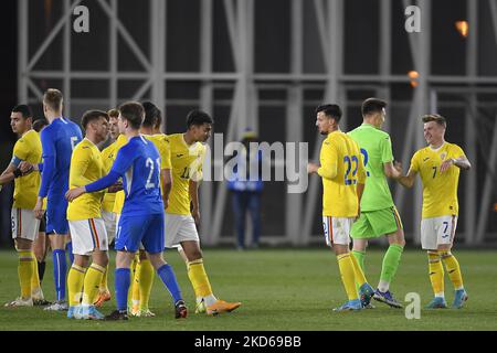 Claudiu Petrila und Mihai Popa in Aktion beim internationalen Freundschaftsspiel zwischen Rumänien U21 und Finnland U21 im Stadion Arcul de Triumph am 25. März 2022 in Bukarest, Rumänien. (Foto von Alex Nicodim/NurPhoto) Stockfoto