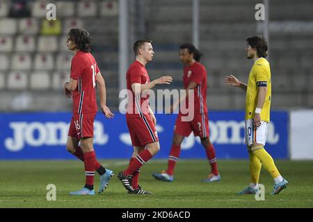 Alexi Pitu und Mathias Kjolo in Aktion beim internationalen Freundschaftsspiel zwischen Rumänien U20 und Norwegen U20 im Stadion Ilie Oana am 24. März 2022 in Ploiesti, Rumänien. (Foto von Alex Nicodim/NurPhoto) Stockfoto