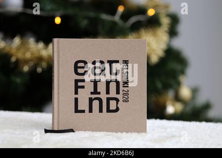 Eat Finland Helsinki 2020 Restaurant-Rabattbuch fotografiert vor einer Weihnachtssaison am 2019. Dezember, Espoo Finland. Stockfoto