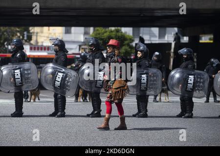 Die Sicherheitskräfte protestieren in Buenos Aires, Argentinien, am 30. März 2022 gegen die Nachfrage nach Arbeitsplätzen und besseren Löhnen. Im Jahr 2021 erreichte die Armut 37,3 % der Bevölkerung und betraf 17,4 Millionen Argentinier, als sich die Inflation aufheizt. (Foto von Matías Baglietto/NurPhoto) Stockfoto