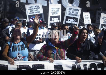 Demonstranten protestieren in Buenos Aires, Argentinien, am 30. März 2022 gegen die Forderung nach Arbeitsplätzen und besseren Löhnen. Im Jahr 2021 erreichte die Armut 37,3 % der Bevölkerung und betraf 17,4 Millionen Argentinier, als sich die Inflation erwärmte (Foto: MatÃ­as Baglietto/NurPhoto) Stockfoto
