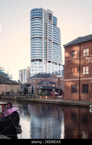 Bridgewater Place, auch bekannt als Dalek, ist ein Büro- und Wohnhochhaus in Leeds, West Yorkshire, England. Stockfoto