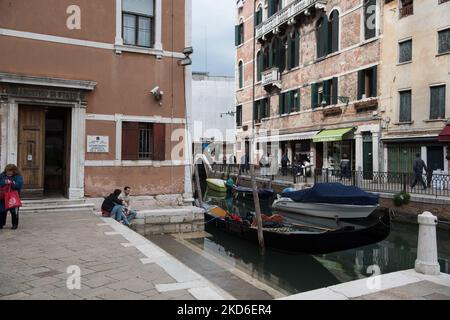 Campo dei Frari, Blick zum Archivi di Stato di Venezia, im historischen Zentrum von Venedig, Italien, am 1. April 2022. (Foto von Andrea Savorani Neri/NurPhoto) Stockfoto