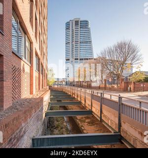 Bridgewater Place, auch bekannt als Dalek, ist ein Büro- und Wohnhochhaus in Leeds, West Yorkshire, England. Stockfoto