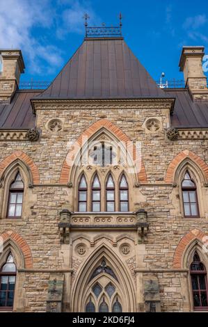 Ottawa, Ontario - 20. Oktober 2022: Turm des West Blocks auf dem kanadischen Parlamentsberg. Stockfoto