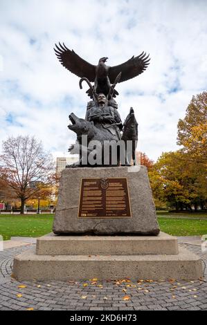 Ottaw, Ontario - 20. Oktober 2022: National Aboriginal Veterans Monument im Confederation Park in Ottawa, Ontario. Stockfoto