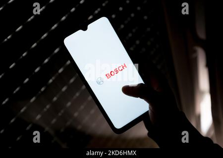 In dieser Abbildung ist ein Bosch-Logo zu sehen, das am 2. April 2022 auf einem Smartphone-Bildschirm in Athen, Griechenland, zu sehen ist. (Foto-Illustration von Nikolas Kokovlis/NurPhoto) Stockfoto