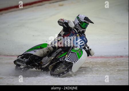 HEERENVEEN, NL. Andrej Divis (107) in Aktion während des FIM Ice Speedway Gladiators World Championship Finals 3 auf der Eisbahn Thialf, Heerenveen am Samstag, 2. April 2022. (Foto von Ian Charles/MI News/NurPhoto) Stockfoto