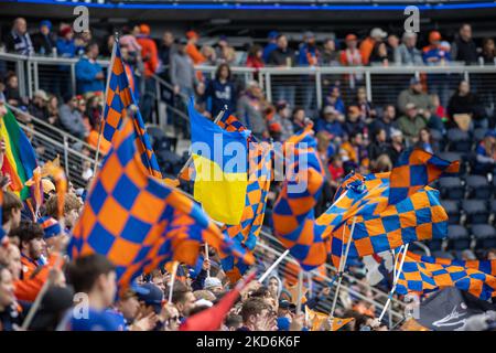 Die Fans reagieren auf ein Tor während eines Fußballspiels der Major League zwischen dem FC Cincinnati und CF Montréal im TQL Stadium in Cincinnati, Ohio. Samstag, 2. April 2022. Montreal besiegte Cincinnati 4:3. (Foto von Jason Whitman/NurPhoto) Stockfoto