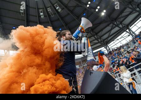Die Fans reagieren auf ein Tor während eines Fußballspiels der Major League zwischen dem FC Cincinnati und CF Montréal im TQL Stadium in Cincinnati, Ohio. Samstag, 2. April 2022. Montreal besiegte Cincinnati 4:3. (Foto von Jason Whitman/NurPhoto) Stockfoto