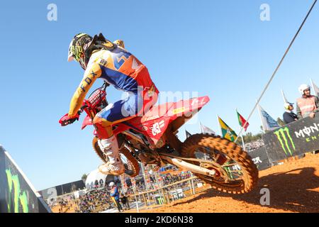 Gajser Tim #243 (SLO) in Honda vom Team HRC im Einsatz während der Portugal MXGP 2022 am 3. April 2022 in Agueda, Portugal. (Foto von Paulo Oliveira / NurPhoto) Stockfoto