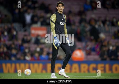 Yassine Bono aus Sevilla beim Warm-Up vor dem Spiel der La Liga Santander zwischen dem FC Barcelona und dem FC Sevilla im Camp Nou am 3. April 2022 in Barcelona, Spanien. (Foto von Jose Breton/Pics Action/NurPhoto) Stockfoto