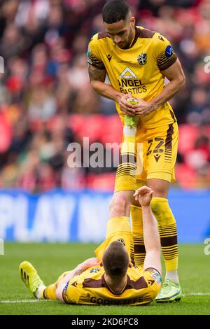 Joe Kizzi von Sutton United Gesten während des Papa John Trophy Finales zwischen Sutton United und Rotherham United am Sonntag, 3.. April 2022 im Wembley Stadium, London. (Foto von Federico Maranesi/MI News/NurPhoto) Stockfoto