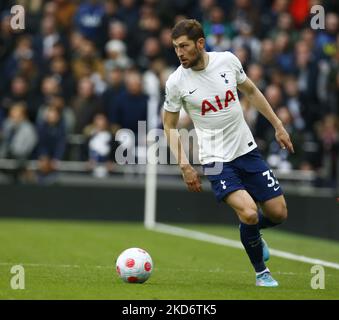 Ben Davies von Tottenham Hotspur während der Premier League zwischen Tottenham Hotspur und Newcastle United am 03.. April 2022 im Tottenham Hotspur-Stadion in London, England (Foto by Action Foto Sport/NurPhoto) Stockfoto