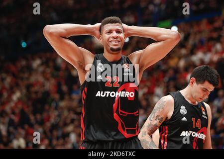 Mailand, Italien. 03.. November 2022. Italien, Mailand, 3 2022. november: Walter Tavares (Zentrum von Real Madrid) verärgert wegen Schiedsrichteranruf im 3.. Quartal EA7 Emporio Armani Milan vs Real Madrid, EuroLeague 2022-2023 round6 (Foto von Fabrizio Andrea Bertani/Pacific Press) Quelle: Pacific Press Media Production Corp./Alamy Live News Stockfoto