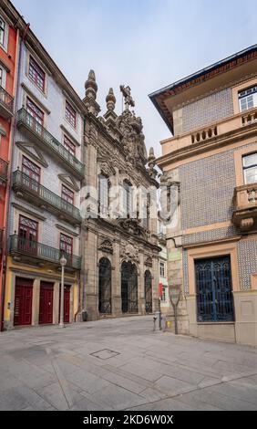 Igreja da Misericordia (Kirche der Barmherzigkeit) in der Rua das Flores Street - Porto, Portugal Stockfoto