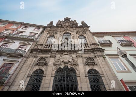 Igreja da Misericordia (Kirche der Barmherzigkeit) in der Rua das Flores Street - Porto, Portugal Stockfoto