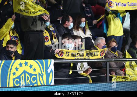 Villarreal-Fans beim Fußballspiel der UEFA Champions League Villarreal FC gegen Bayern München am 06. April 2022 im Estadio de la Ceramica in Villarreal, Spanien (Foto: Nicola Mastronardi/LiveMedia/NurPhoto) Stockfoto