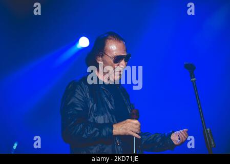 4. November 2022, Neapel, Italien: Der italienische Sänger Antonello Venditti tritt mit seiner Venditti & De Gregori Il Tour live in Napoli im Palapartenope auf (Foto: © Paola Visone/Pacific Press via ZUMA Press Wire) Stockfoto