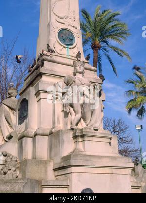 MATRONA CON NIÑO- DET DEL MONUMENTO AL MARQUES DE COMILLAS EN LA ALAMEDA APODACA - 1922. Autor: ANTONIO PARERA. Lage: AUSSEN. In Der SPANIEN. LOPEZ BRU CLAUDIO. MARQUES DE COMILLAS II. Stockfoto