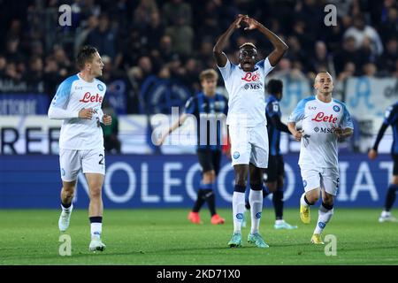 Victor Osimhen vom SSC Napoli feiert das erste Tor seines Teams während des Serie-A-Spiels zwischen Atalanta BC und SSC Napoli am 5. November 2022 in Bergamo, Italien. Stockfoto