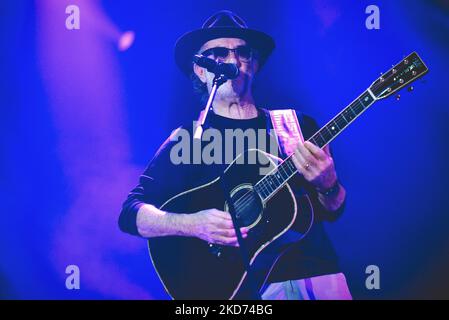 4. November 2022, Neapel, Italien: Der italienische Sänger Francesco De Gregori tritt mit seiner Venditti & De Gregori Il Tour live in Napoli im Palapartenope auf (Foto: © Paola Visone/Pacific Press via ZUMA Press Wire) Stockfoto