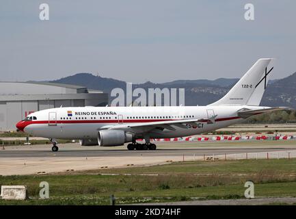 Airbus A310 der spanischen Luftwaffe, der am 08.. April 2022 anlässlich des Besuchs von Präsident Pedro Sanchez am Flughafen El Prat eintraf, um das ukrainische Flüchtlingszentrum in Barcelona zu besuchen. -- (Foto von Urbanandsport/NurPhoto) Stockfoto