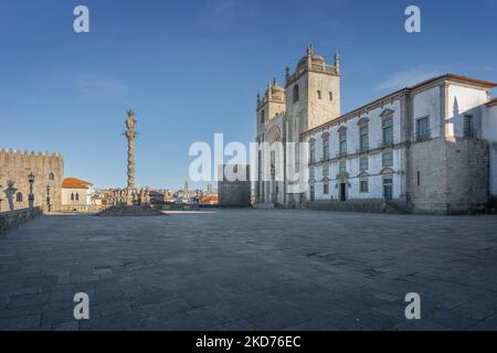 Sie können die Kathedrale von Porto und die Pelourenho-Säule in Terreiro da SE - Porto, Portugal besuchen Stockfoto