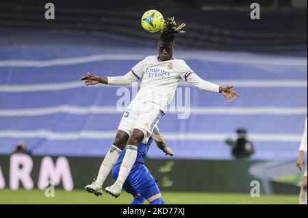 Eduardo Camavinga von Real Madrid CF in Aktion während des LaLiga Santander Spiels zwischen Real Madrid und Getafe CF in Santiago Bernabeu am 09. April 2022 in Madrid Spanien. (Foto von Eurasia - Alvaro Medanda/JustPicturs/LiveMedia/NurPhoto) KEINE VERWENDUNG IN DER SCHWEIZ. Stockfoto