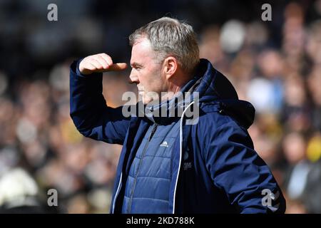 John Sheridan (Cheftrainer) von Oldham Athletic während des Spiels der Sky Bet League 2 zwischen Port Vale und Oldham Athletic am Samstag, dem 9.. April 2022, in Vale Park, Burslem. (Foto von Eddie Garvey/MI News/NurPhoto) Stockfoto