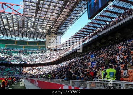 Ein allgemeiner Blick in das Stadion während des Fußballspiels der Serie A 2021/22 zwischen dem FC Internazionale und dem FC Hellas Verona im Giuseppe Meazza Stadium, Mailand, Italien, am 09. April 2022 (Foto: Fabrizio Carabelli/LiveMedia/NurPhoto) Stockfoto
