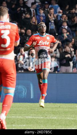 Napoli-Stürmer Victor Osimhen während der Serie A Spiel zwischen SSC Napoli und ACF Fiorentina am 10. April 2022 Stadion 'Diego Armando Maradona' in Napoli, Italien (Foto von Gabriele Maricchiolo/NurPhoto) Stockfoto