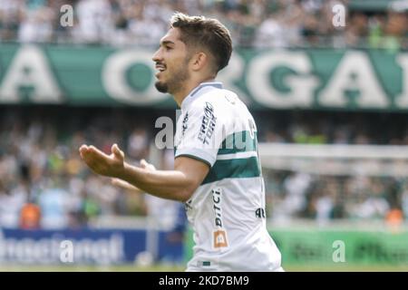 Coritiba gegen Goiás- Brasilianische Liga Serie A 2022 - Roud 1 - Coritiba-Spieler Andrey feiert sein Tor im Spiel gegen Goiás für die Brasilianische Liga Serie A 2022 - Roud 1 am 10. April 2022 im Couto Pereira Stadium in Curitiba, Brasilien. (Foto von Gabriel Machado/NurPhoto) Stockfoto