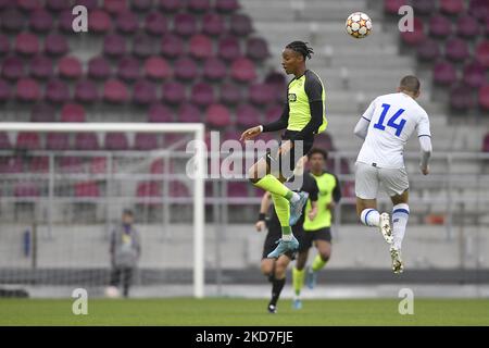 Youssef Ramalho Chermiti in Aktion während der sechzehn-jährigen UEFA-Jugendliga-Runde zwischen Dynamo Kiew und Sporting CP am 7. April 2022 im Rapid-Giulesti-Stadion in Bukarest, Rumänien. (Foto von Alex Nicodim/NurPhoto) Stockfoto