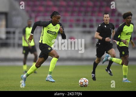 Youssef Ramalho Chermiti in Aktion während der sechzehn-jährigen UEFA-Jugendliga-Runde zwischen Dynamo Kiew und Sporting CP am 7. April 2022 im Rapid-Giulesti-Stadion in Bukarest, Rumänien. (Foto von Alex Nicodim/NurPhoto) Stockfoto