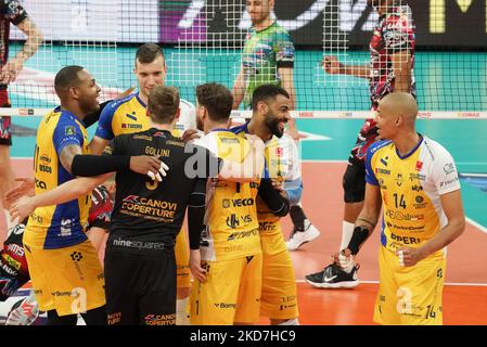 leo Schuhe Perkinelm modena Jubel während der Volleyball Italienische Serie A Männer Superliga-Meisterschaft Playoff - Sir Safety Conad Perugia vs Leo Schuhe PerkinElmer Modena am 13. April 2022 in der Pala Barton in Perugia, Italien (Foto von Loris Cerquiglini/LiveMedia/NurPhoto) Stockfoto